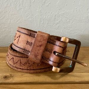 Vintage Fossil Full-Grain Leather Belt with Stitched Detailing and Brass Buckle